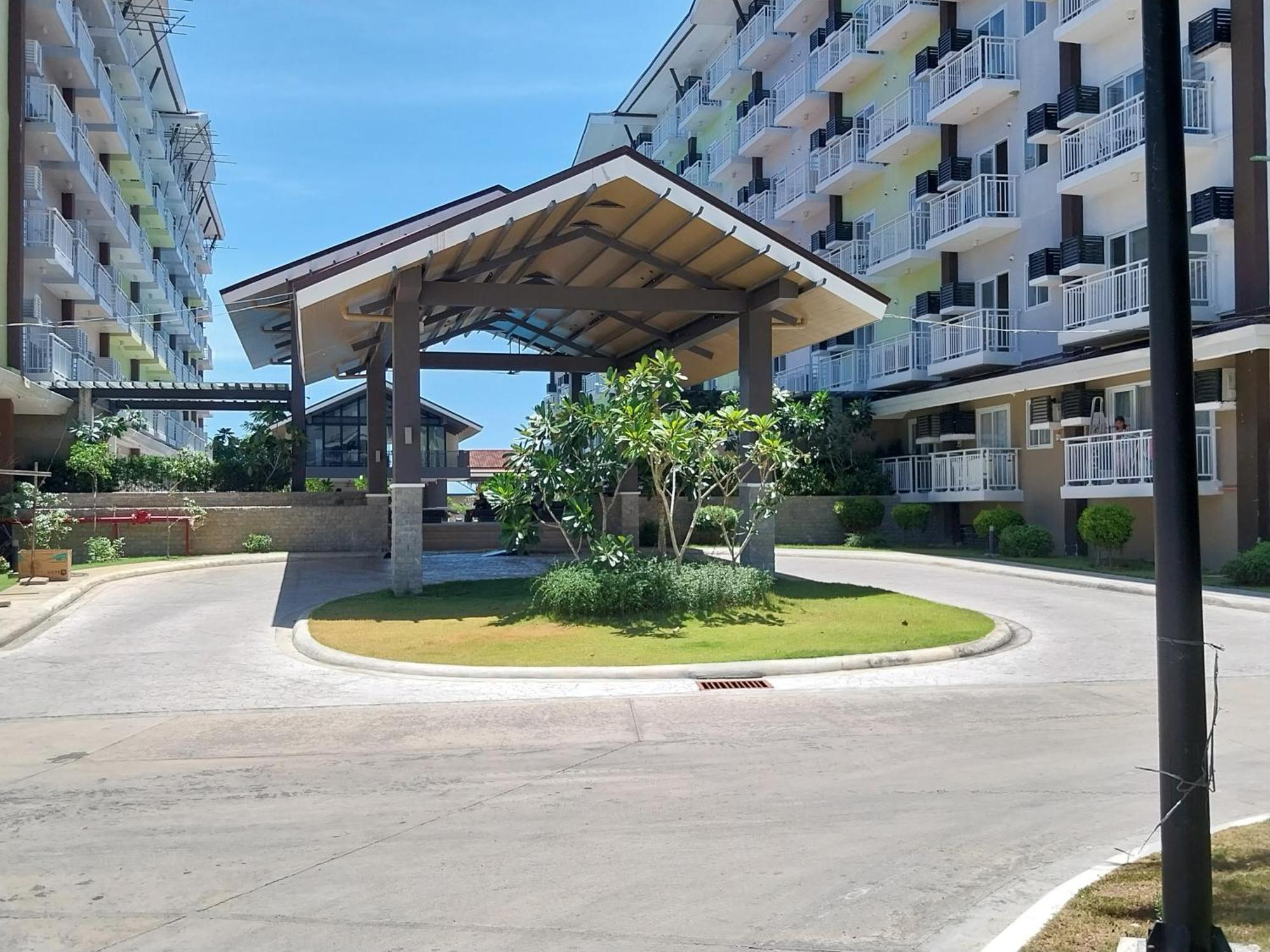 Stay And Fly At Amani Grand Resort Residences Lapu-Lapu City Exterior photo