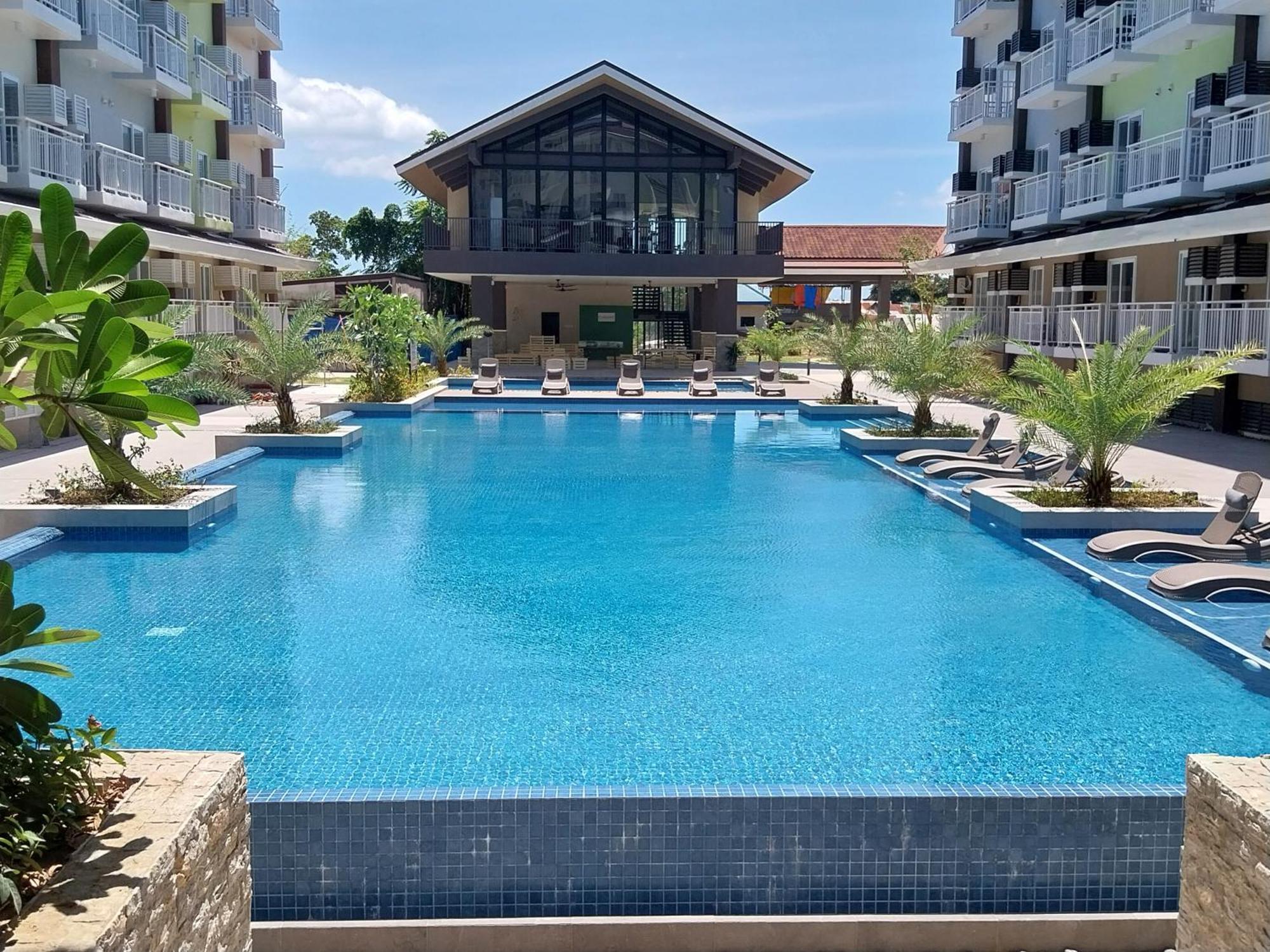 Stay And Fly At Amani Grand Resort Residences Lapu-Lapu City Exterior photo